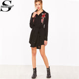 Sheinside فساتين ميدي فساتين مصمم فستان المرأة المكتب الأسود الزهور المطرزة منحني تنحنح مربوط قميص اللباس